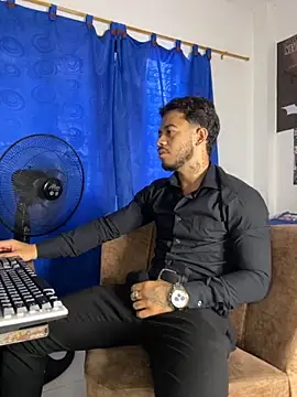 DavideVentura  online show from September 22, 2025, 1:17 pm
