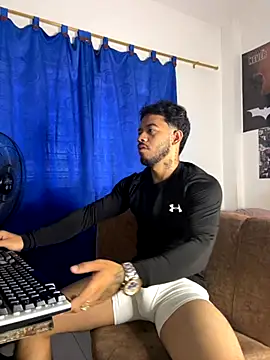 DavideVentura  online show from September 19, 2025, 3:49 pm