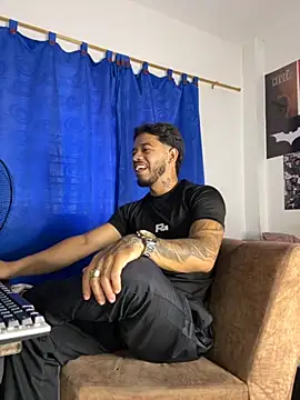 DavideVentura  online show from October 1, 2025, 5:06 pm