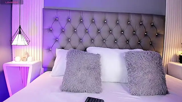 LunaBloomn online show from January 17, 2026, 5:05 pm