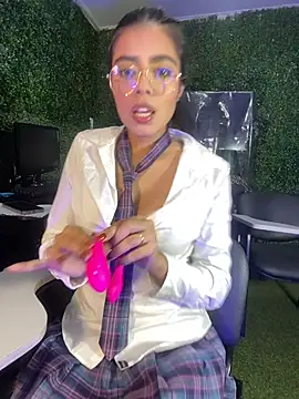 Snapshot of Isabellax21 chatting on February 20, 2026, 11:39 pm Isabellax21 online show from February 20, 2026, 11:39 pm