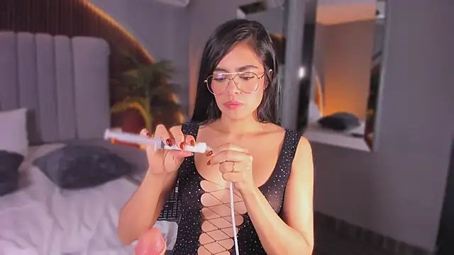 Snapshot of Isabellax21 chatting on February 20, 2026, 6:19 am Isabellax21 online show from February 20, 2026, 6:19 am