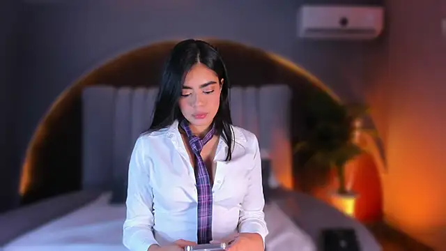 Snapshot of Isabellax21 chatting on February 4, 2026, 4:07 am Isabellax21 online show from February 4, 2026, 4:07 am