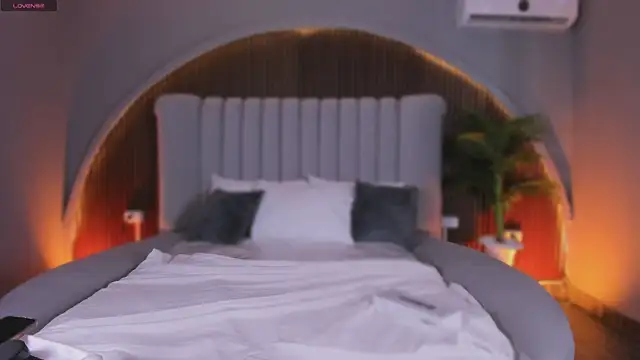 Snapshot of Isabellax21 chatting on February 26, 2026, 4:23 am Isabellax21 online show from February 26, 2026, 4:23 am