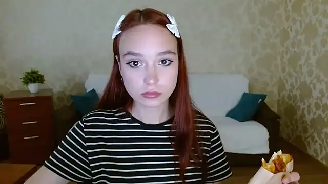 aFoxie online show from September 14, 2025, 9:09 am