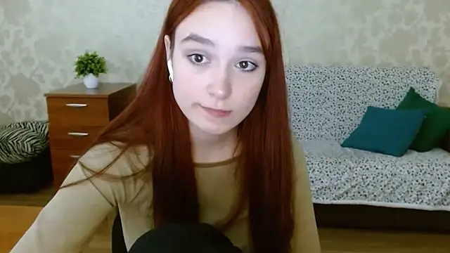 aFoxie online show from September 27, 2025, 7:42 pm