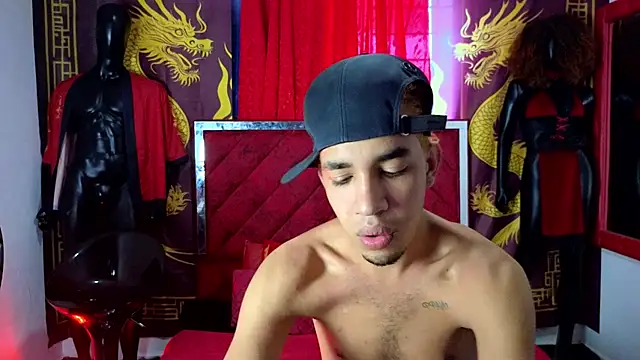 Snapshot of Latin_straight0 chatting on September 23, 2025, 6:15 pm Latin straight0 online show from September 23, 2025, 6:15 pm
