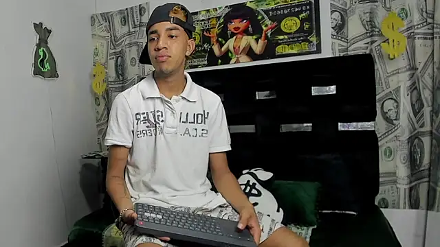 Snapshot of Latin_straight0 chatting on September 14, 2025, 6:19 pm Latin straight0 online show from September 14, 2025, 6:19 pm