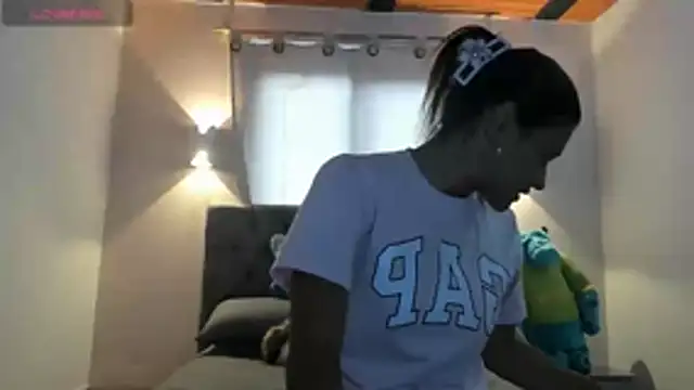 Snapshot of CorinaBrown_ chatting on October 15, 2025, 9:23 pm CorinaBrown online show from October 15, 2025, 9:23 pm