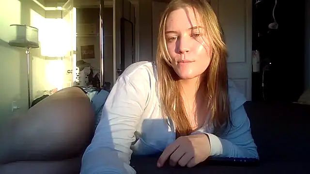 AllesandraLove online show from November 13, 2025, 10:02 pm