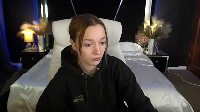 FoxyMayy online show from November 25, 2025, 2:17 pm