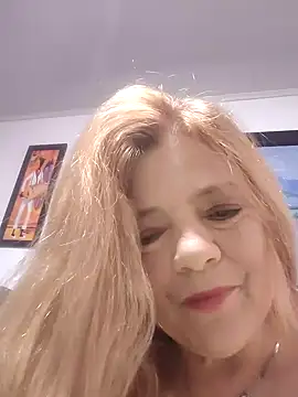 Casandra Cruz online show from October 3, 2025, 12:50 pm