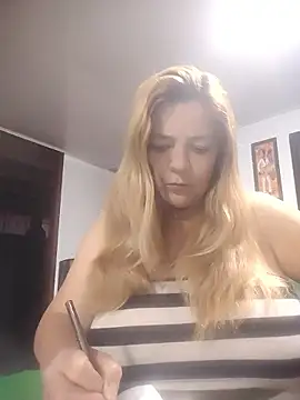 Casandra Cruz online show from September 23, 2025, 10:39 pm