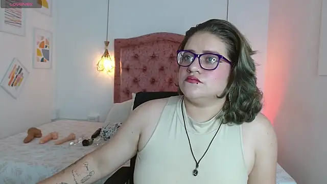 hellen tirey online show from September 17, 2025, 3:25 pm