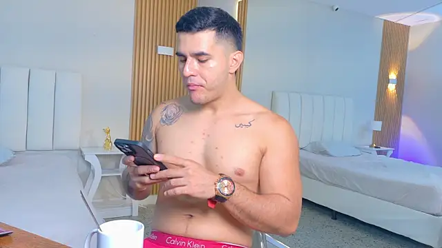 Snapshot of big-tyler chatting on February 4, 2026, 7:53 pm big-tyler online show from February 4, 2026, 7:53 pm