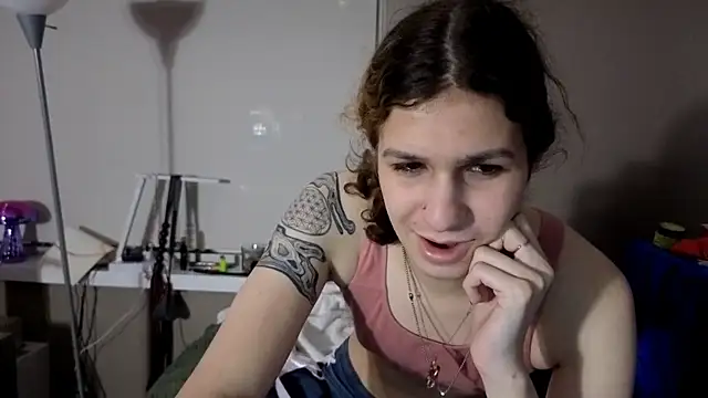 cuddlyavenue online show from January 18, 2026, 2:04 am