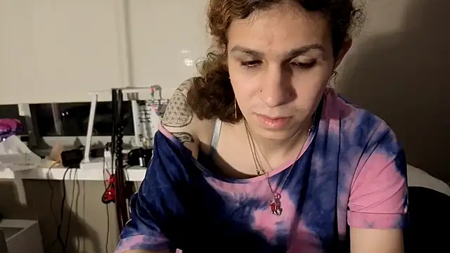 cuddlyavenue online show from November 3, 2025, 2:39 am