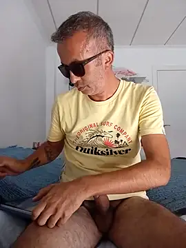 Snapshot of EmilioTaladdro chatting on July 7, 2026, 3:37 pm EmilioTaladdro online show from July 7, 2026, 3:37 pm