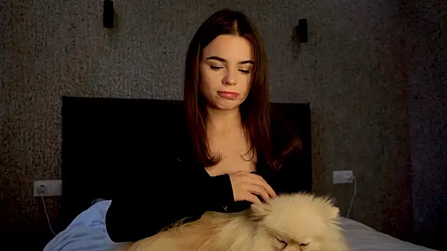 milylovee online show from October 6, 2025, 11:33 am