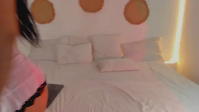 AliisonWells online show from November 12, 2025, 9:18 pm