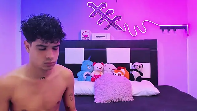 Snapshot of Lucky_boys__X chatting on May 28, 2026, 1:06 pm Lucky boys X online show from May 28, 2026, 1:06 pm