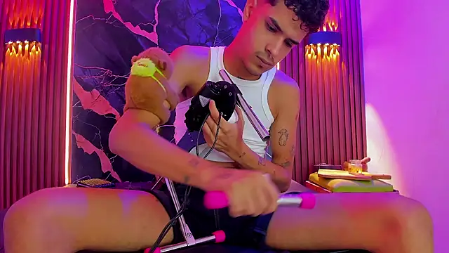 Lucky boys  X online show from November 12, 2025, 12:20 pm