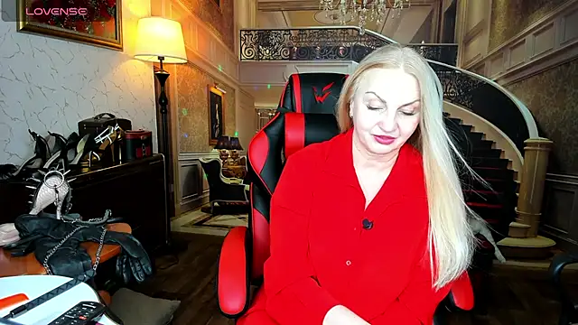 Nina Devillle online show from February 17, 2026, 11:35 pm