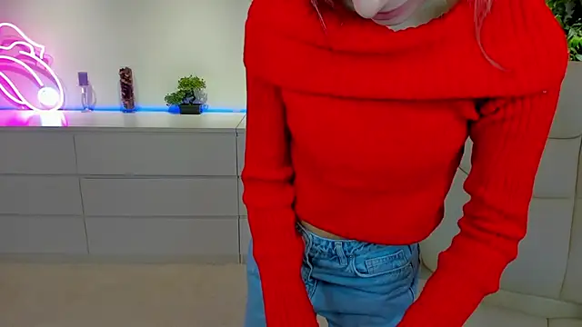 Snapshot of Alina_Blonde chatting on November 1, 2025, 6:41 am Alina Blonde online show from November 1, 2025, 6:41 am