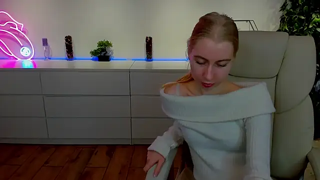 Snapshot of Alina_Blonde chatting on November 2, 2025, 6:40 am Alina Blonde online show from November 2, 2025, 6:40 am