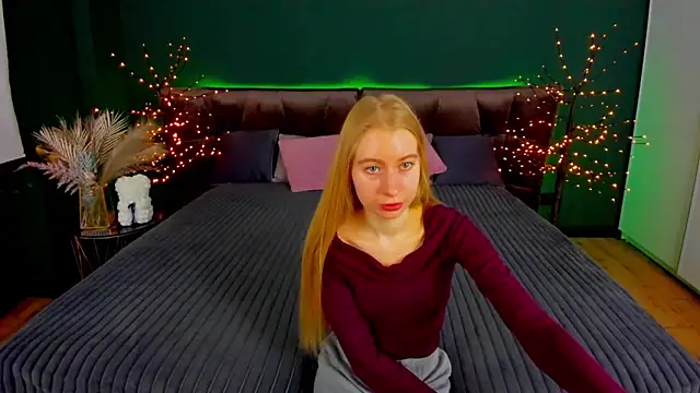 Snapshot of Alina_Blonde chatting on November 6, 2025, 6:50 am Alina Blonde online show from November 6, 2025, 6:50 am