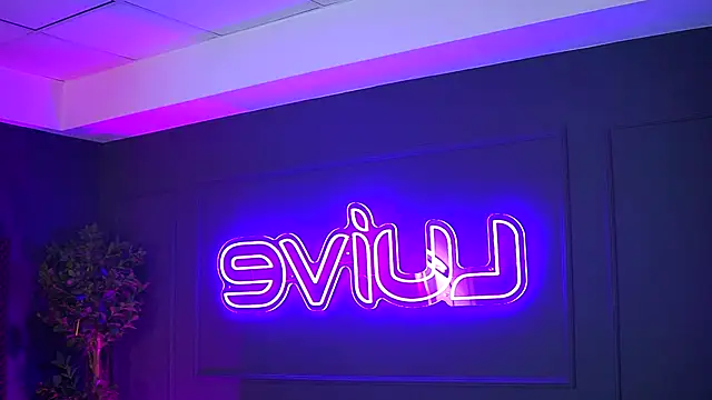 YuliaDesirevska online show from November 9, 2025, 8:02 pm