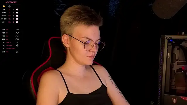 Snapshot of KrisNeal chatting on October 24, 2025, 9:30 am KrisNeal online show from October 24, 2025, 9:30 am