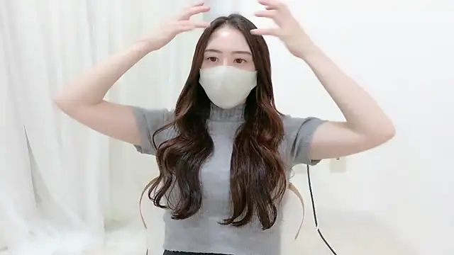  Mia land  online show from October 25, 2025, 1:12 pm