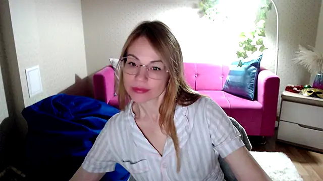 shy hot cat online show from November 29, 2025, 9:53 am