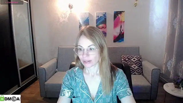 shy hot cat online show from October 29, 2025, 7:40 am