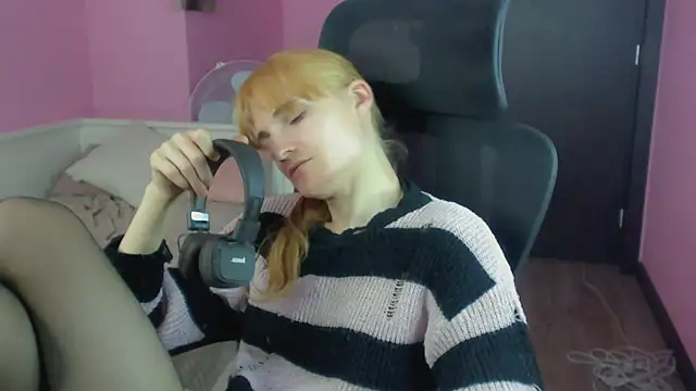 AcidTears online show from November 9, 2025, 6:06 am