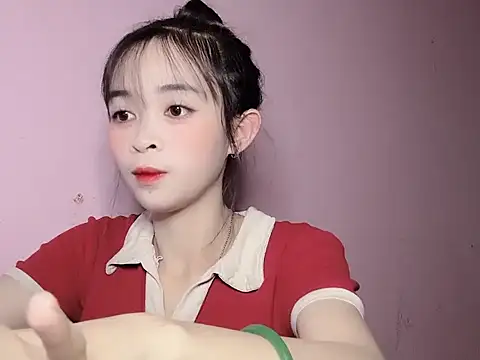 Suna7383 online show from November 3, 2025, 3:26 pm