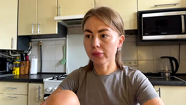 Snapshot of MartaLuna_ chatting on June 26, 2026, 8:31 am MartaLuna online show from June 26, 2026, 8:31 am