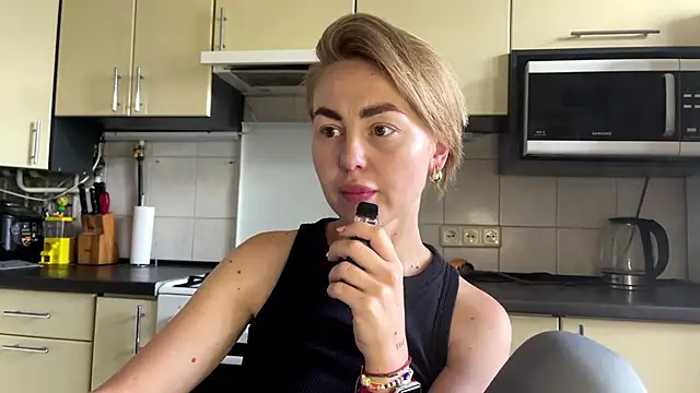 Snapshot of MartaLuna_ chatting on July 11, 2026, 10:59 am MartaLuna online show from July 11, 2026, 10:59 am