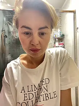 MartaLuna  online show from October 8, 2025, 8:31 pm