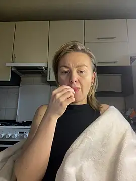 MartaLuna  online show from February 3, 2026, 2:22 pm