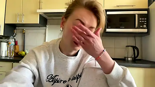 Snapshot of MartaLuna_ chatting on April 23, 2026, 6:20 am MartaLuna online show from April 23, 2026, 6:20 am