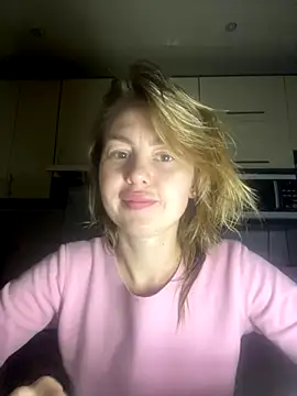 MartaLuna  online show from November 19, 2025, 7:03 pm