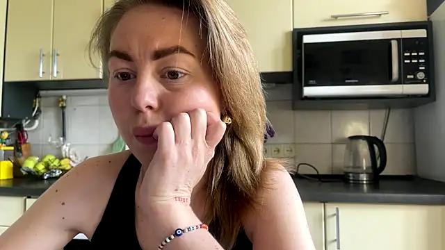 Snapshot of MartaLuna_ chatting on May 10, 2026, 10:41 am MartaLuna online show from May 10, 2026, 10:41 am