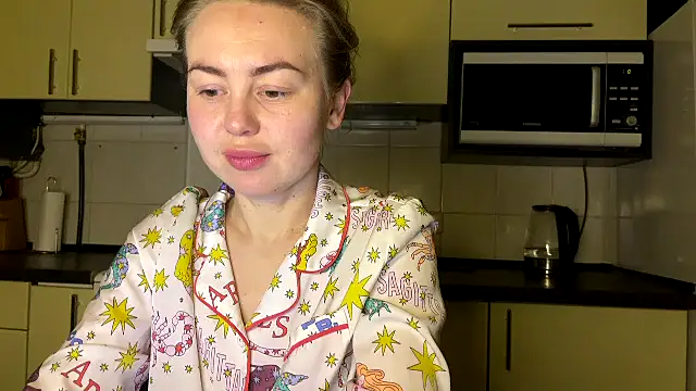 MartaLuna  online show from March 23, 2026, 10:31 pm