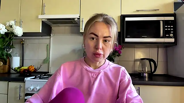 Snapshot of MartaLuna_ chatting on May 31, 2026, 1:06 pm MartaLuna online show from May 31, 2026, 1:06 pm