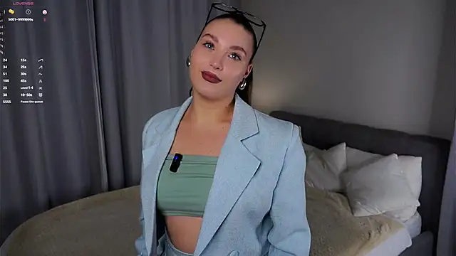 Snapshot of KristynSchwerin chatting on September 17, 2025, 2:30 pm KristynSchwerin online show from September 17, 2025, 2:30 pm