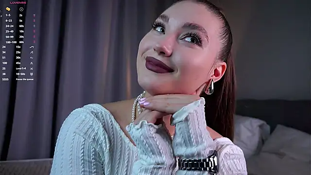 Snapshot of KristynSchwerin chatting on October 2, 2025, 1:03 pm KristynSchwerin online show from October 2, 2025, 1:03 pm