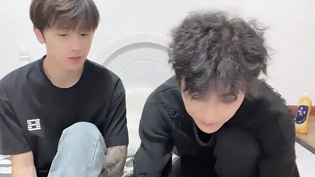 yangyang-2563 online show from October 1, 2025, 1:37 pm