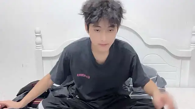 yangyang-2563 online show from September 24, 2025, 2:01 pm